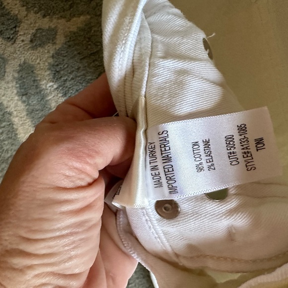 AGOLDE white jeans. Size 24. Style: Toni - Picture 2 of 3